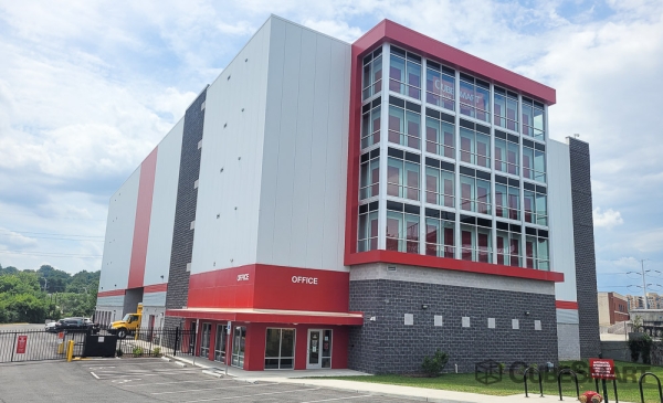 Facility photo: //images.sparefoot.com/medium/15752169f714376476e.jpg