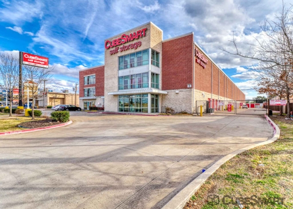 Storage Units at CubeSmart Self Storage - Dallas - 5818 Lyndon B Johnson Fwy - 5818 Lyndon B Johnson Fwy