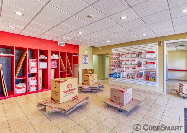 Facility photo: //images.sparefoot.com/medium/15759969f713820d753.jpg