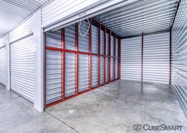 Facility photo: //images.sparefoot.com/medium/15759969f71385595e2.jpg