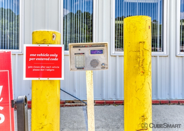 Facility photo: //images.sparefoot.com/medium/157600689484e828734.jpg
