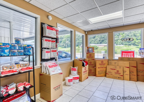 Facility photo: //images.sparefoot.com/medium/157600691ef512508bc.jpg