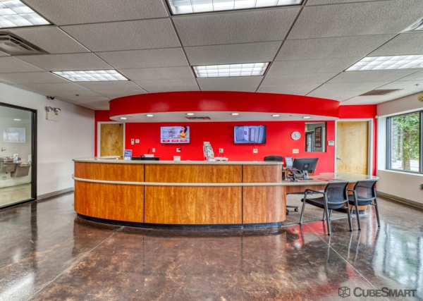 Storage Units at CubeSmart Self Storage - Chicago - 3402 N Kedzie Ave - 3402 N Kedzie Ave