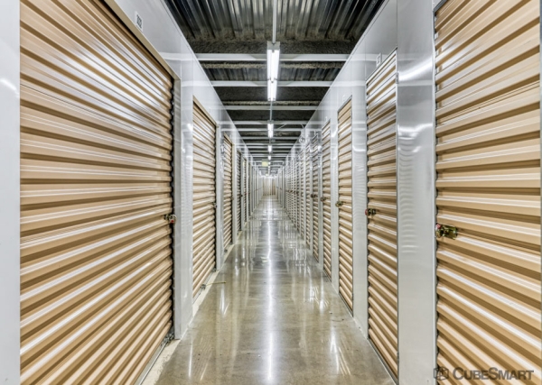 Storage Units at CubeSmart Self Storage - Chicago - 3402 N Kedzie Ave - 3402 N Kedzie Ave