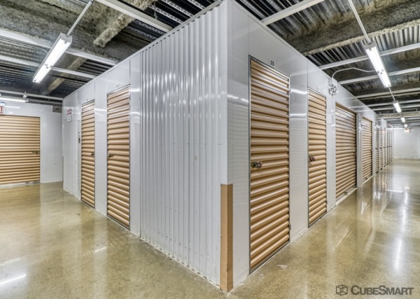 Storage Units at CubeSmart Self Storage - Chicago - 3402 N Kedzie Ave - 3402 N Kedzie Ave
