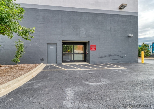 Storage Units at CubeSmart Self Storage - Chicago - 3402 N Kedzie Ave - 3402 N Kedzie Ave