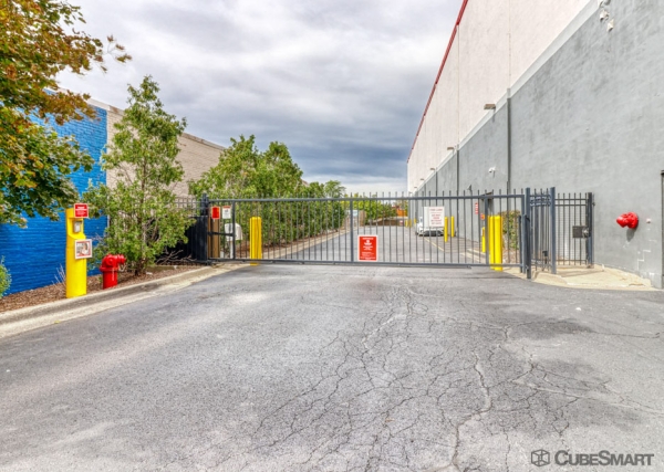 Storage Units at CubeSmart Self Storage - Chicago - 3402 N Kedzie Ave - 3402 N Kedzie Ave