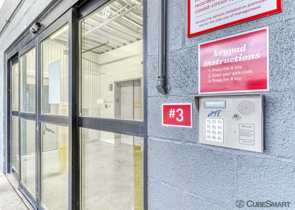 Storage Units at CubeSmart Self Storage - Chicago - 8312 S South Chicago Ave - 8312 S South Chicago Ave