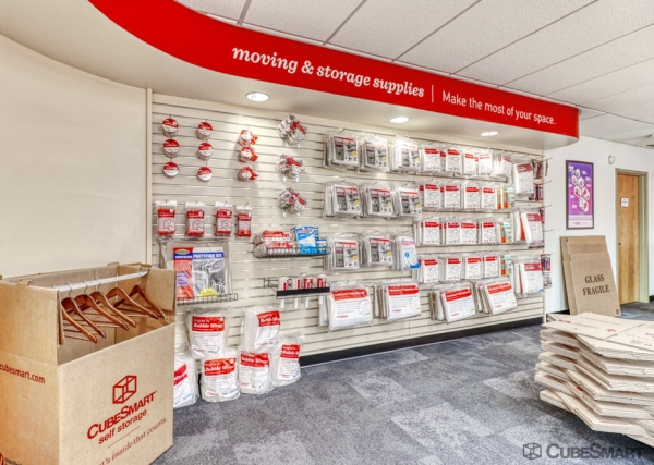 Facility photo: //images.sparefoot.com/medium/157814687f439e381cd.jpg