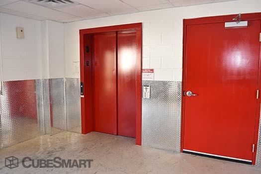 Facility photo: //images.sparefoot.com/medium/157815691ef9373e8f8.jpg