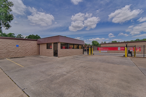 Storage Units at Lakewood Mini Storage - 12126 Louetta Road