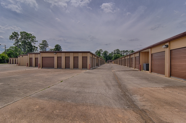 Storage Units at Lakewood Mini Storage - 12126 Louetta Road