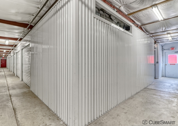 Facility photo: //images.sparefoot.com/medium/158337687f42ce2bd4c.jpg