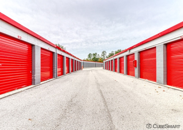 Facility photo: //images.sparefoot.com/medium/158337687f42d10a81d.jpg