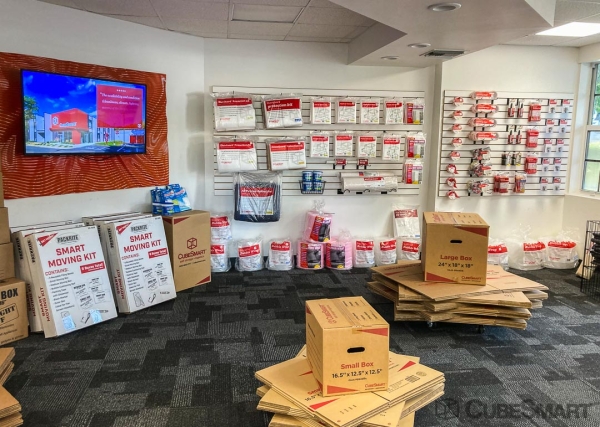 Facility photo: //images.sparefoot.com/medium/15841469e08c37e2c0e.jpg