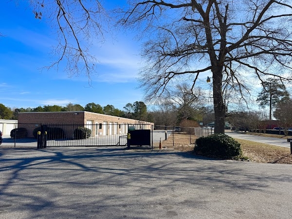 Facility photo: //images.sparefoot.com/medium/15881269f4e5b9ca194.jpg