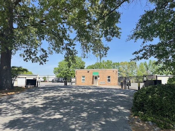 Facility photo: //images.sparefoot.com/medium/15881269f4e5c1efaa6.jpg