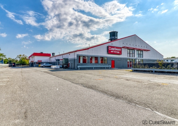 Facility photo: //images.sparefoot.com/medium/15888169df4fb8ae148.jpg