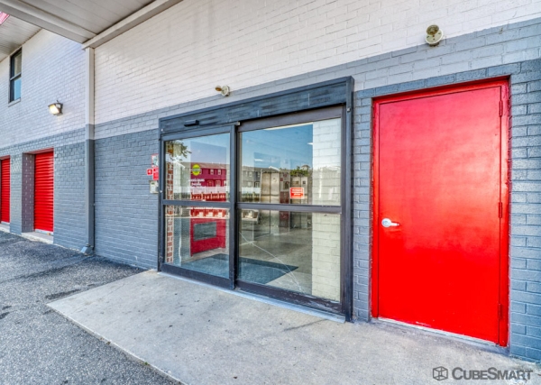 Facility photo: //images.sparefoot.com/medium/1588816a195bdc1c857.jpg