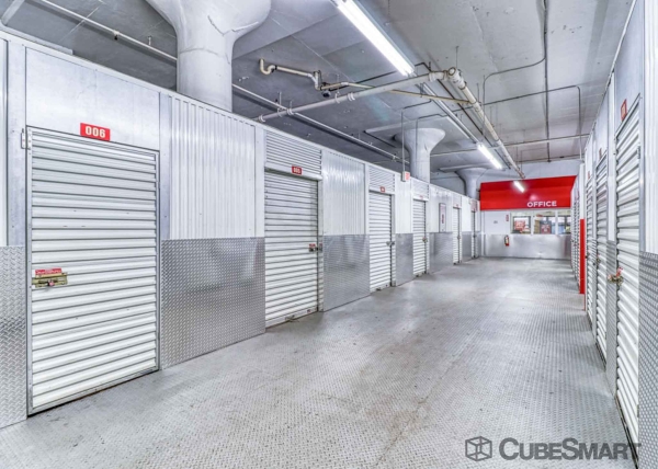Facility photo: //images.sparefoot.com/medium/15888869f5b3220800d.jpg