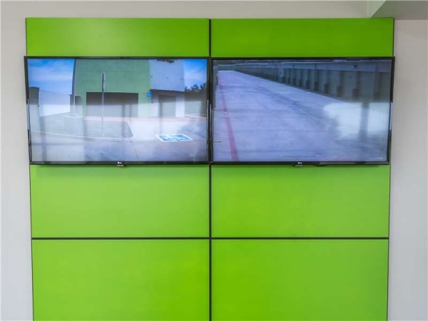 Facility photo: //images.sparefoot.com/medium/1983586994348d21915.jpg