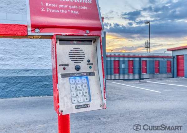 Facility photo: //images.sparefoot.com/medium/198386686f7d67bd75f.jpg