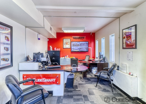 Facility photo: //images.sparefoot.com/medium/1983866883450e43b1c.jpg