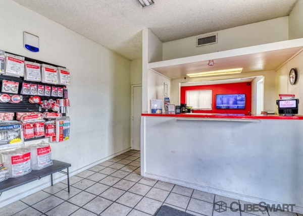 Facility photo: //images.sparefoot.com/medium/198387686f7cf624ce6.jpg