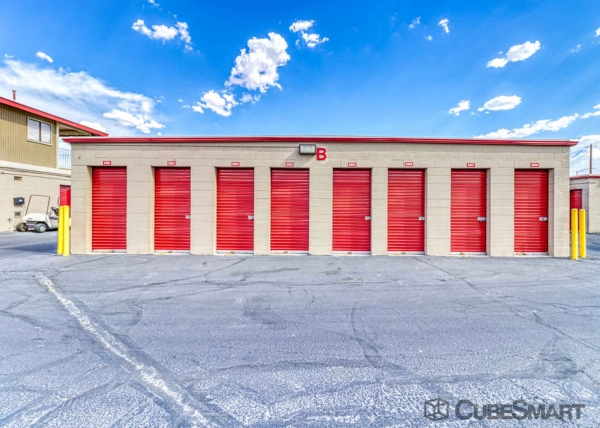 Facility photo: //images.sparefoot.com/medium/1983876894755889de8.jpg