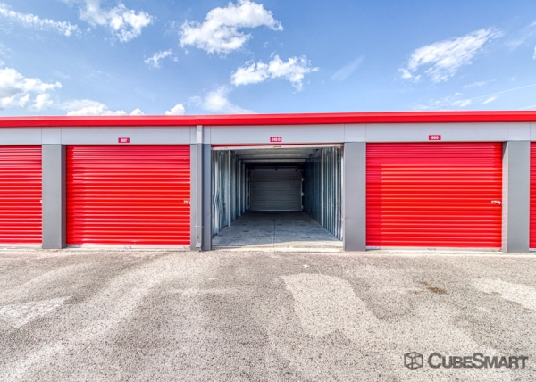 Facility photo: //images.sparefoot.com/medium/19854068832fd2eac24.jpg