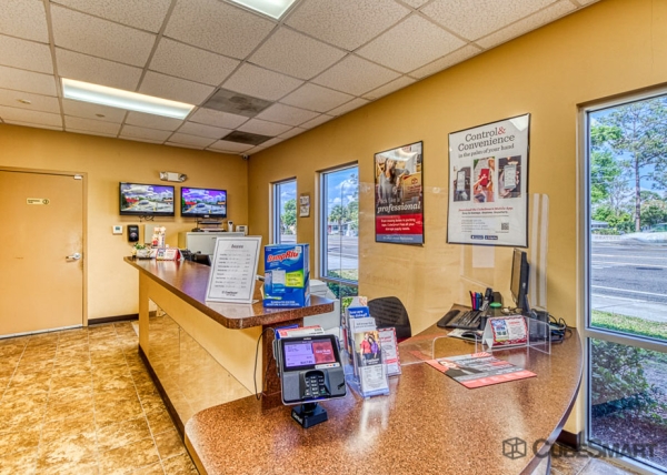 Facility photo: //images.sparefoot.com/medium/1985406912f175060a1.jpg