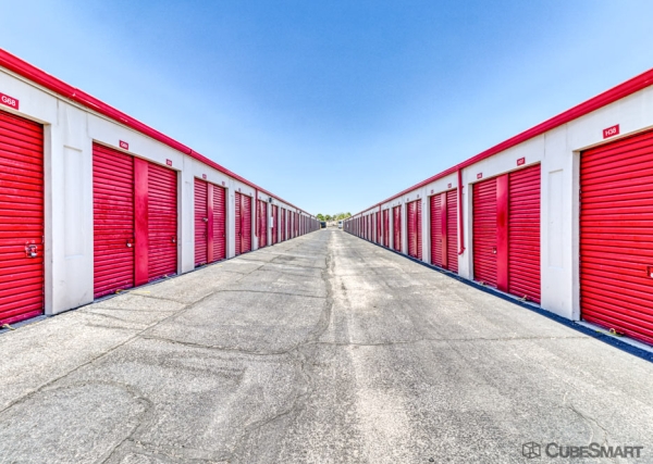 Facility photo: //images.sparefoot.com/medium/19865768c29384ab0fb.jpg