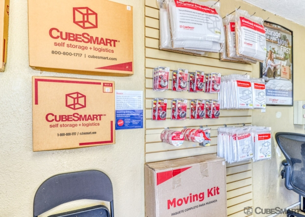 Facility photo: //images.sparefoot.com/medium/19865768c293870e710.jpg