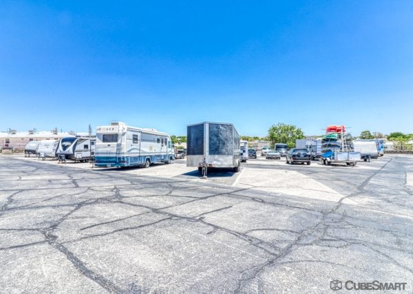 Facility photo: //images.sparefoot.com/medium/198657691ef9c701fe5.jpg