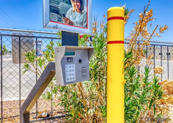 Facility photo: //images.sparefoot.com/medium/198657693d423b0b1f6.jpg