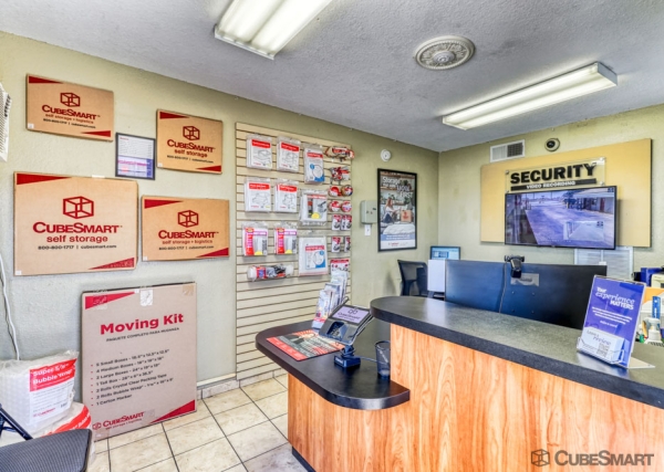 Storage Units at CubeSmart Self Storage - El Paso - 10642 Montana Ave - 10642 Montana Ave