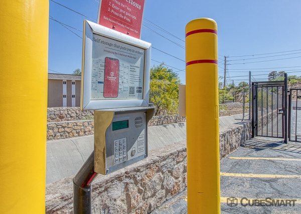 Facility photo: //images.sparefoot.com/medium/198660688b38f2805e5.jpg