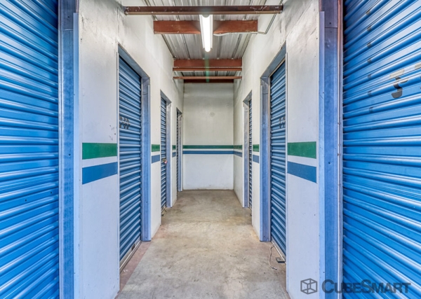 Facility photo: //images.sparefoot.com/medium/198661688b390b8e49f.jpg