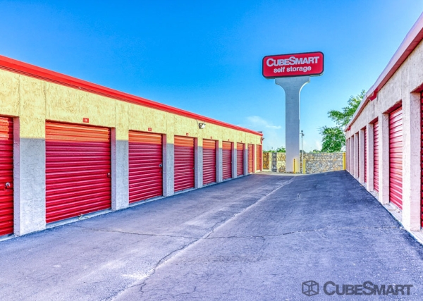 Facility photo: //images.sparefoot.com/medium/198662686f8d71095fb.jpg