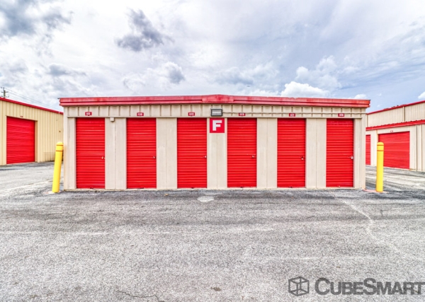 Facility photo: //images.sparefoot.com/medium/198663686f67b99f7f0.jpg