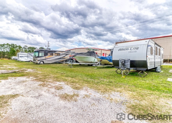 Facility photo: //images.sparefoot.com/medium/198663687f390d9ae69.jpg