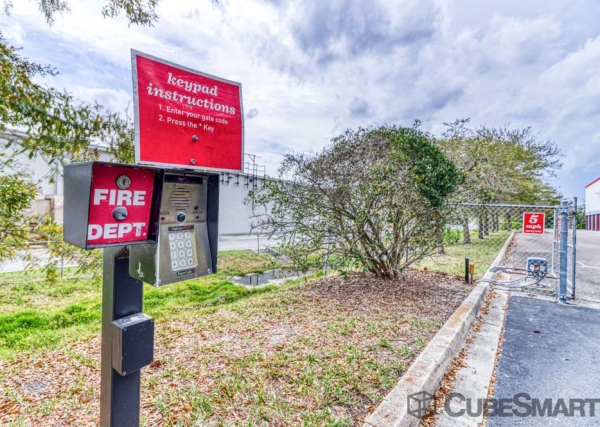 Facility photo: //images.sparefoot.com/medium/198663687f390f13fc5.jpg