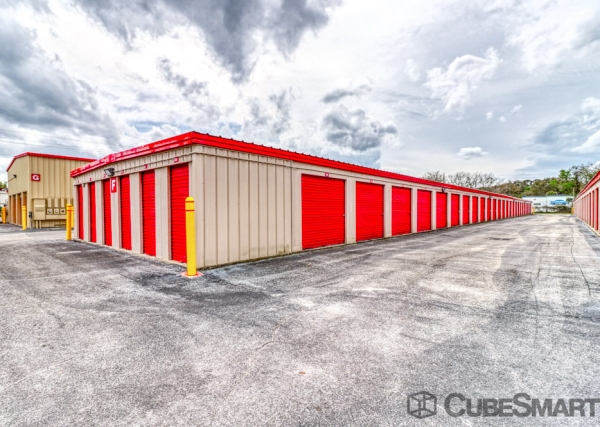 Facility photo: //images.sparefoot.com/medium/198663690310867c570.jpg