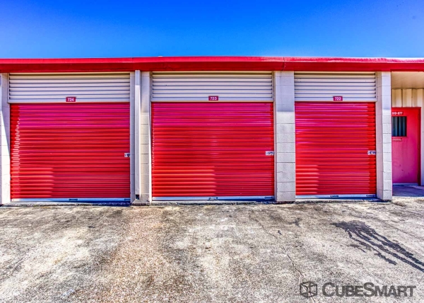 Storage Units at CubeSmart Self Storage - Houston - 350 West Rankin Road - 350 West Rankin Road