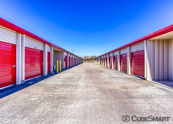 Storage Units at CubeSmart Self Storage - Houston - 350 West Rankin Road - 350 West Rankin Road