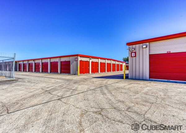 Storage Units at CubeSmart Self Storage - Houston - 350 West Rankin Road - 350 West Rankin Road
