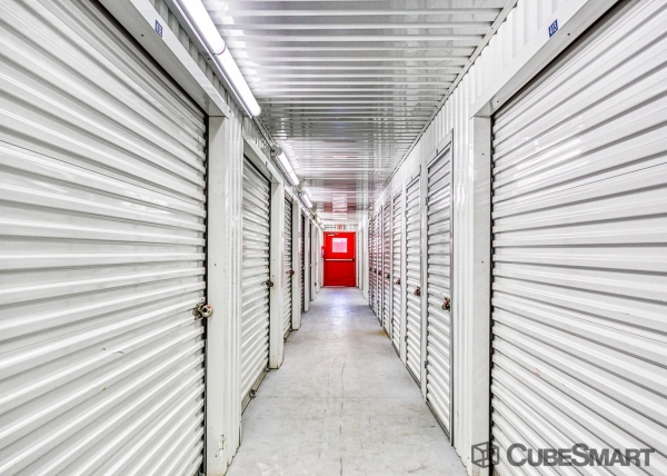 Storage Units at CubeSmart Self Storage - Houston - 350 West Rankin Road - 350 West Rankin Road