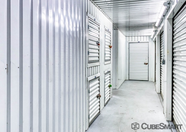 Storage Units at CubeSmart Self Storage - Houston - 350 West Rankin Road - 350 West Rankin Road