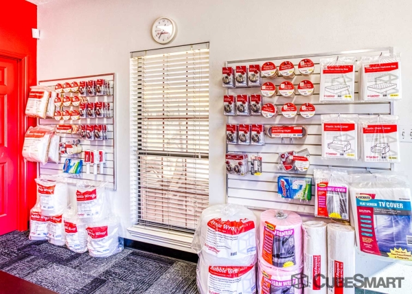 Storage Units at CubeSmart Self Storage - Houston - 350 West Rankin Road - 350 West Rankin Road