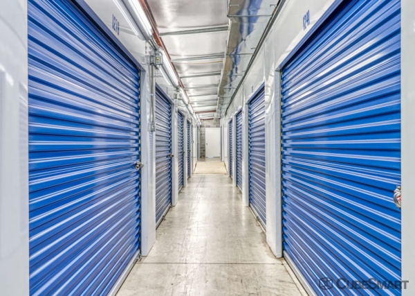Facility photo: //images.sparefoot.com/medium/198665688c846a59b59.jpg